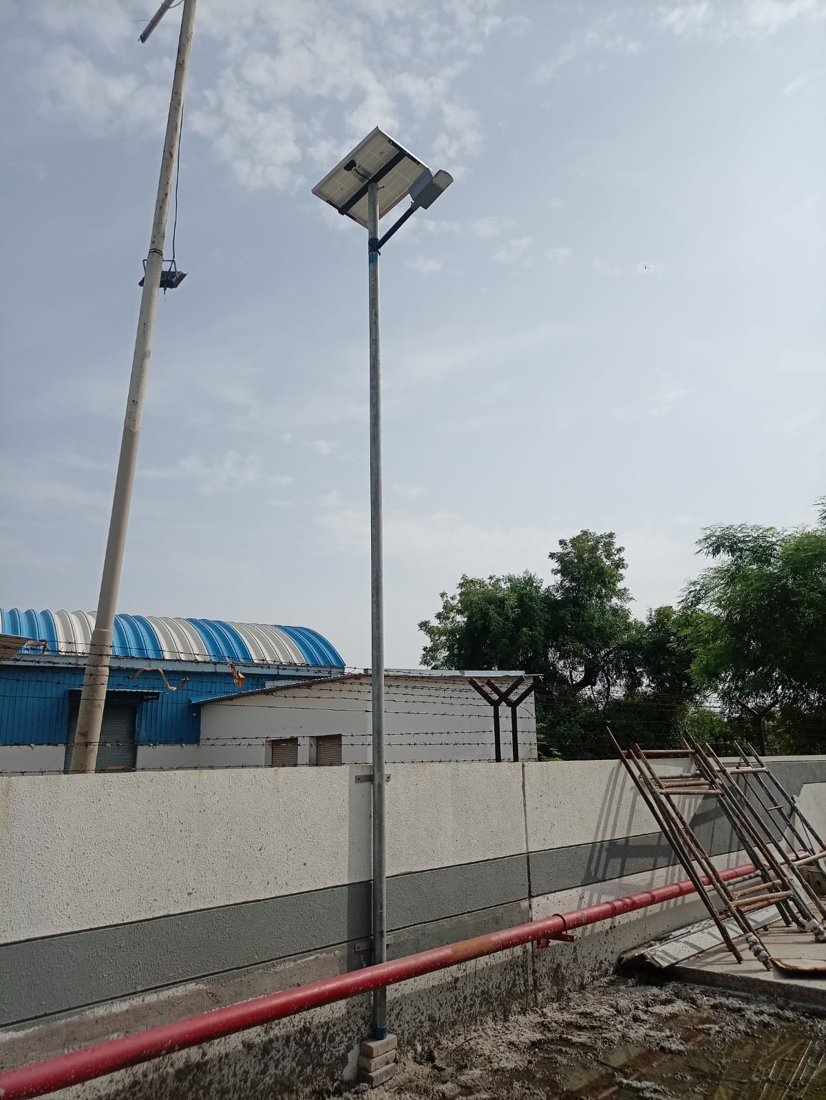 15 Watt solar street light