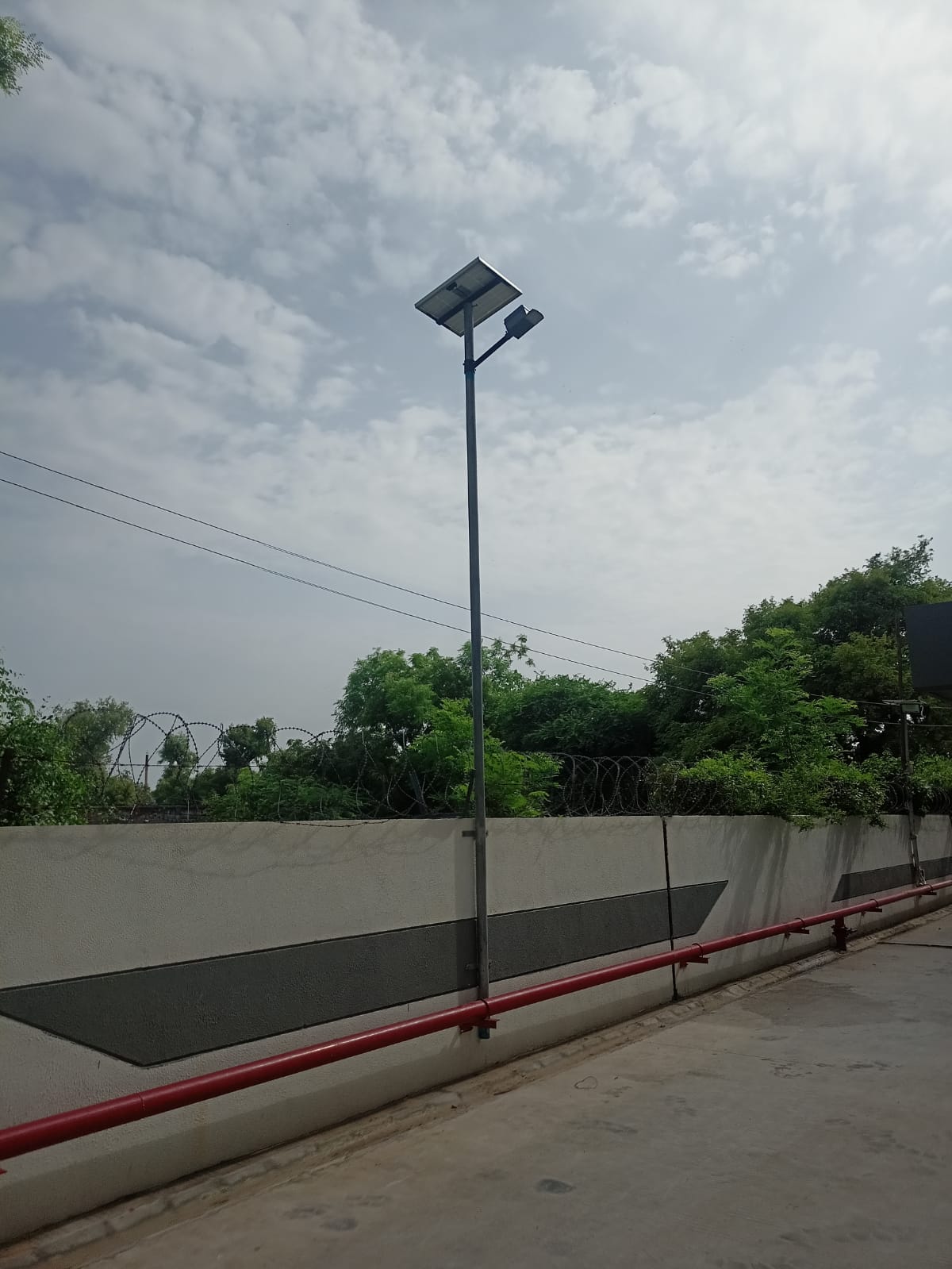 12 Watt solar street light